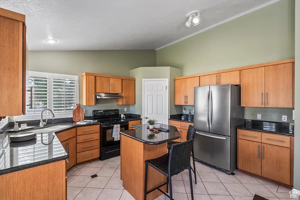 4 bed, 2360 sqft, $2,995 — Photo 4