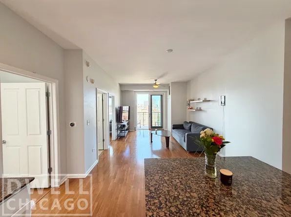 828 W Grace St APT 804, Chicago, IL 60613