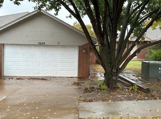 1929 Lariat Cir, Edmond, OK 73003