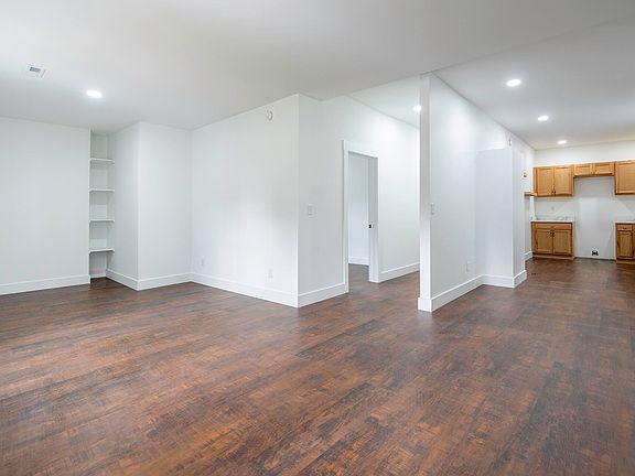 3rd image of 2708 N Chamberlain Ave