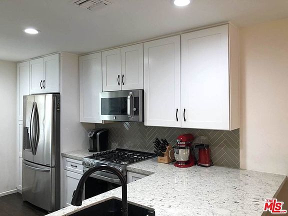 3rd image of 2020 Delaware Ave #105