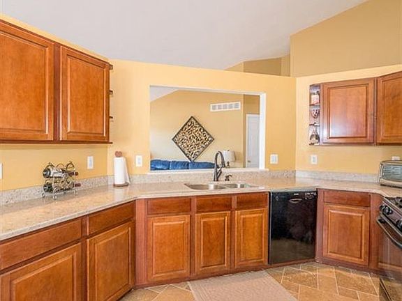 4th image of 8100 Thornhill Dr