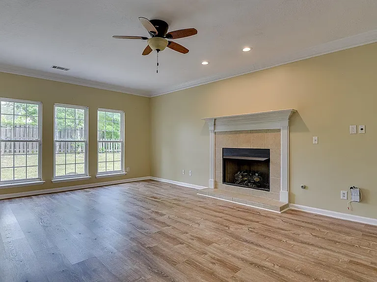 5755 Carriage Hills Dr — Photo 9