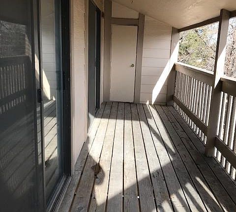 Big balcony with a reasonable size storage