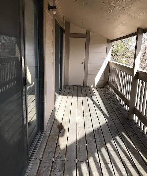 Big balcony with a reasonable size storage