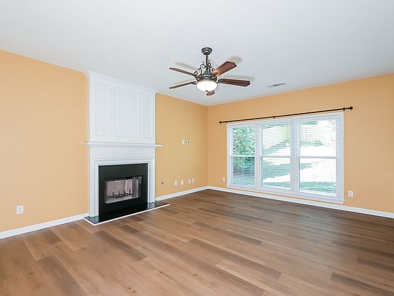 3rd image of 4065 Ancroft Cir #2