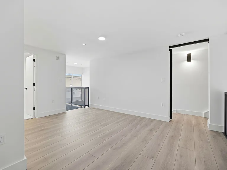 300 Linden St #3 — Photo 13