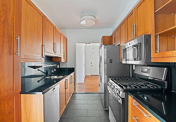 5th image of 300 E 77th St APT 9A