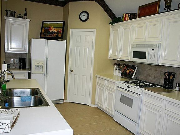 4th image of 3843 Paigewood Dr
