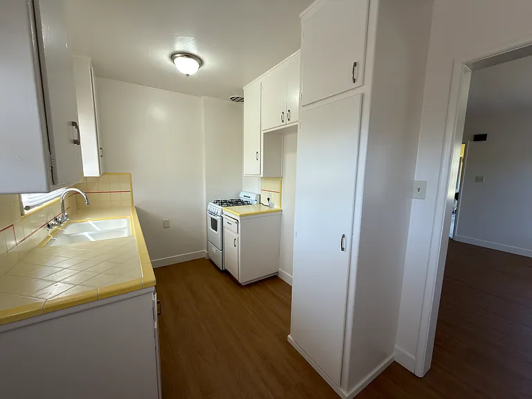 324 S Clark St #324 — Photo 6