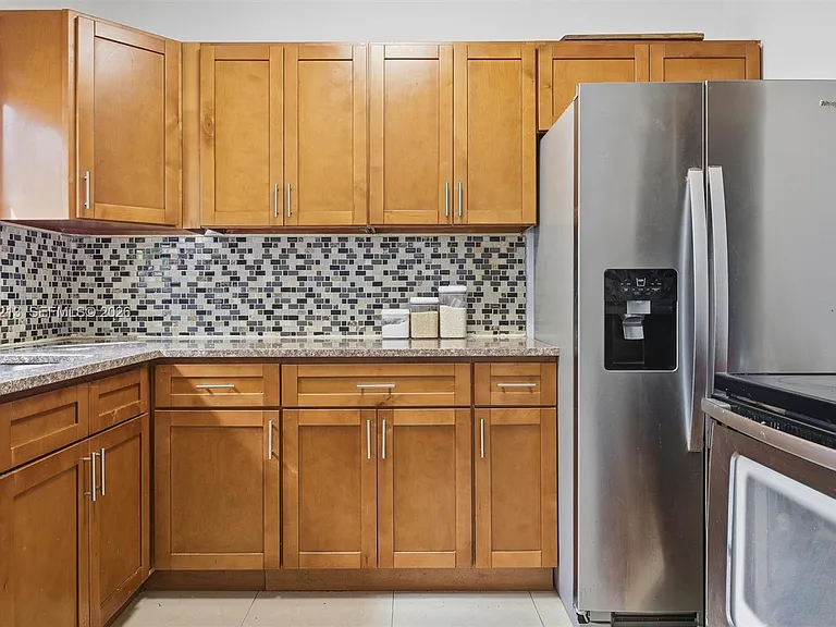104 SW 40th Ave — Photo 7