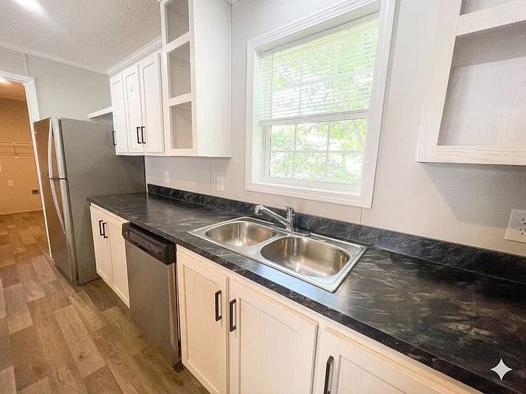 73 Ashley Cir #134 — Photo 4