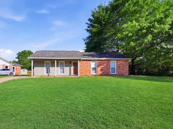 2812 White Chapel Dr, Columbus, GA 31907