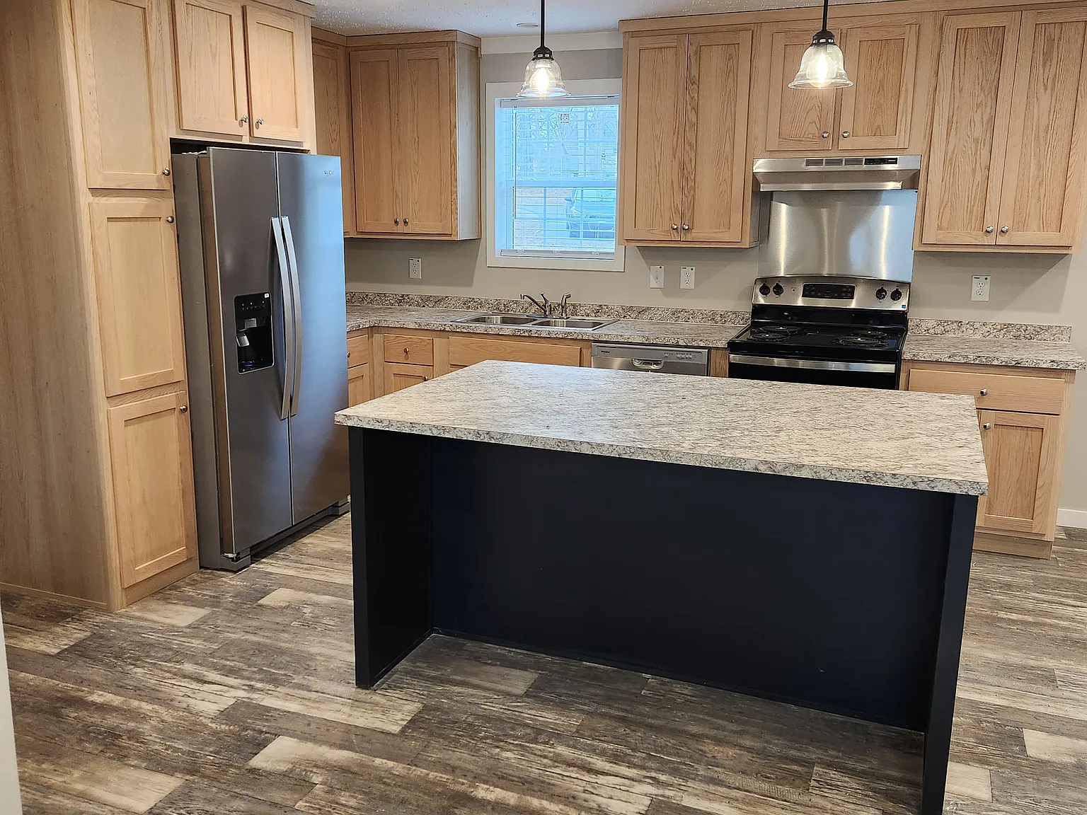 3 bed, 1300 sqft, $1,800 — Photo 2