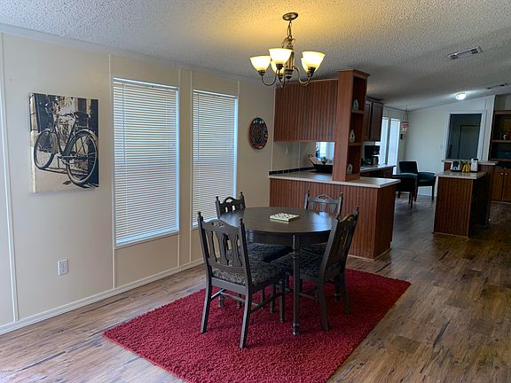 5th image of 402 Desert View Dr