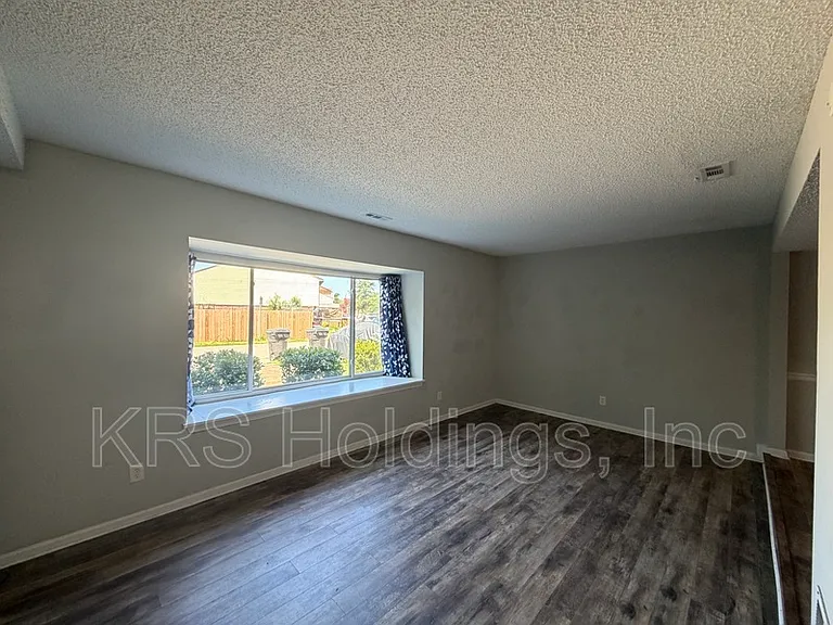 896 Jamestown Landing Rd — Photo 2