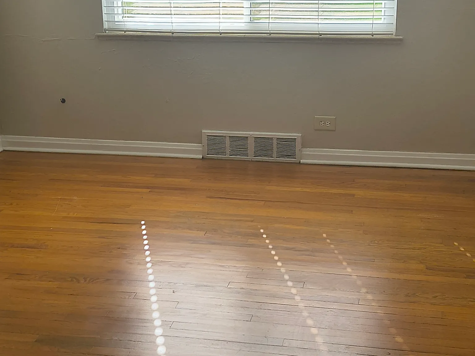 3 bed, 1032 sqft, $2,350 — Photo 2