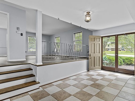 3rd image of 105 Briarwood Rd