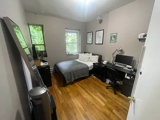 Rented by Delmark Realty LLC | media 15