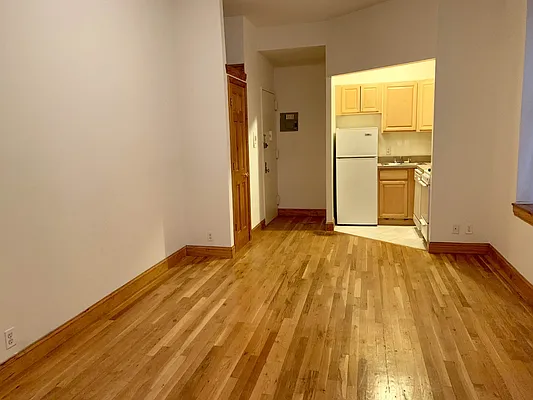 Rented by City Stop Realty | media 7