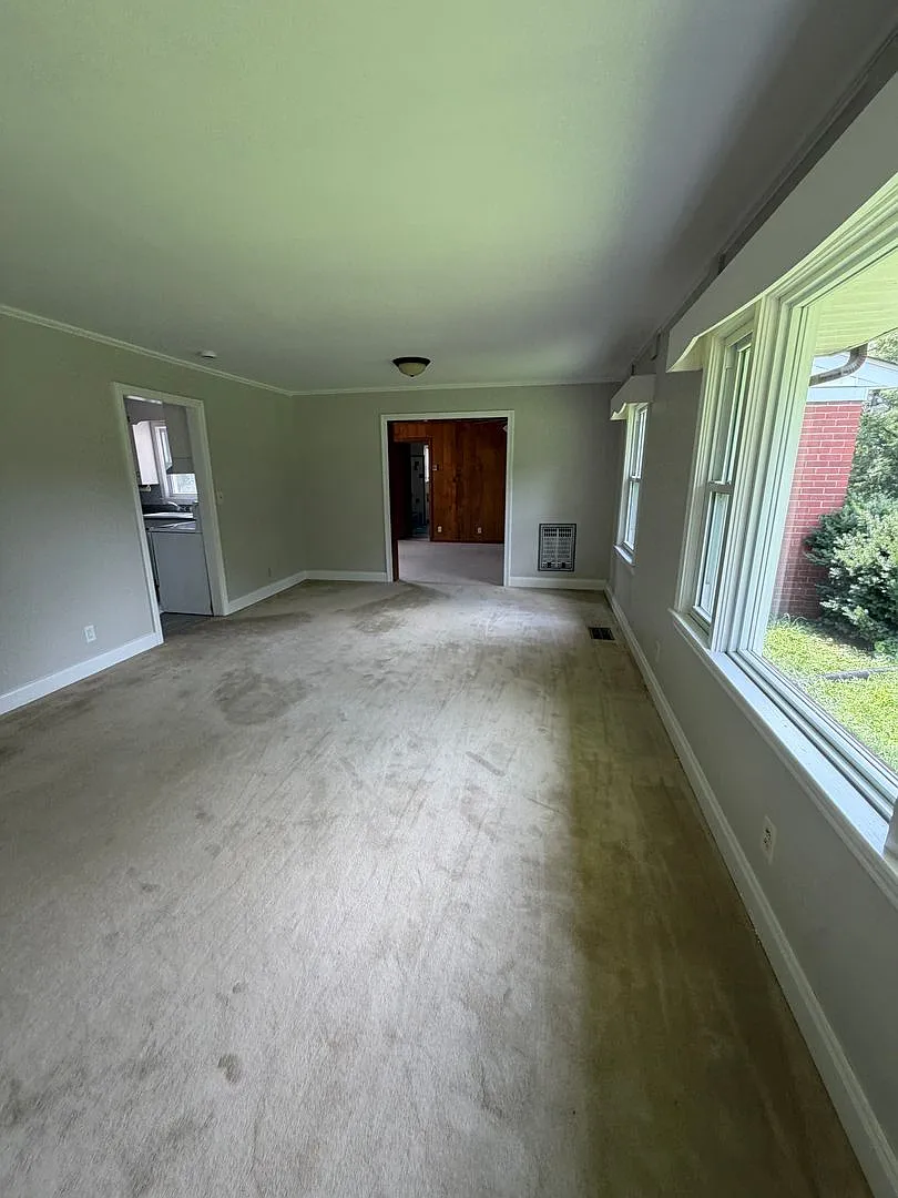 Country Rental on Approximately 1.9 Acres With 4 Bedrooms! — Photo 2