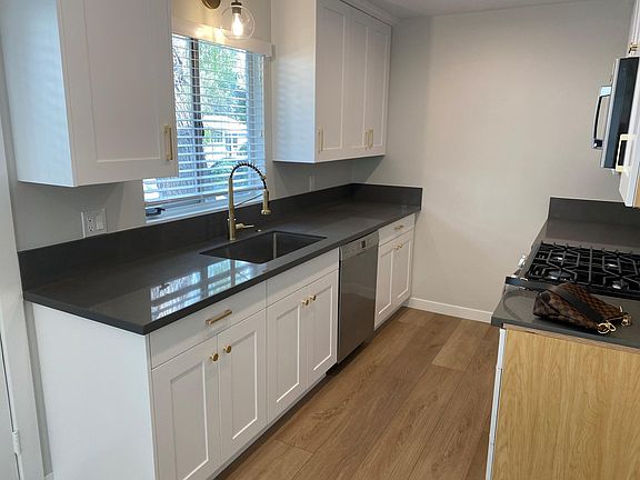 5th image of 1218 Olive St #A