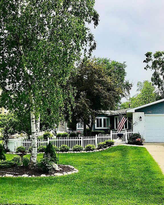 CHARLEVOIX'S N. POINTE AREA