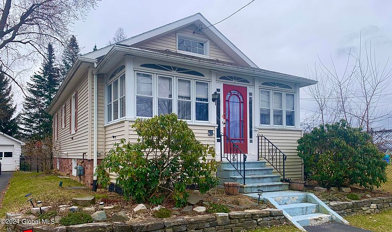 3rd image of 32 Frederick Ave