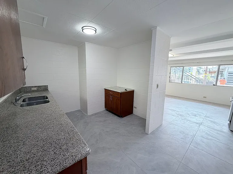 2210 N School St — Photo 11