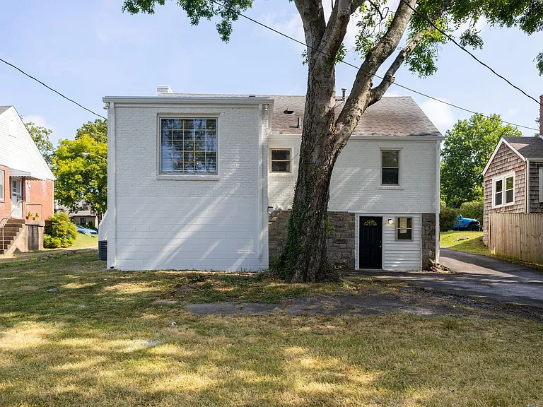 2313 Sunset Pl — Photo 8