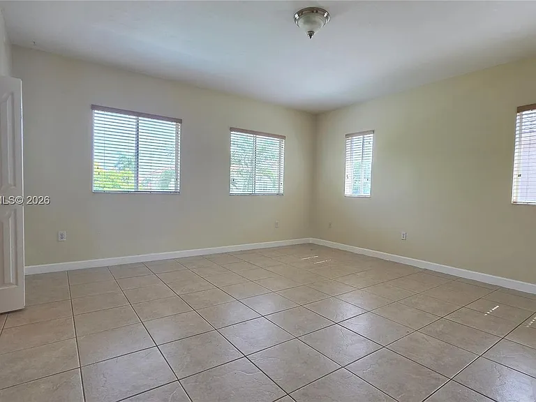 15743 SW 145th Ter — Photo 5