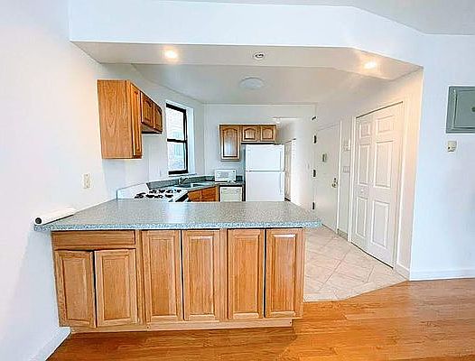 1st image of 20-70 Steinway St #3A