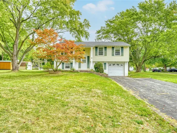 2 Horatio Ln, Rochester, NY 14624