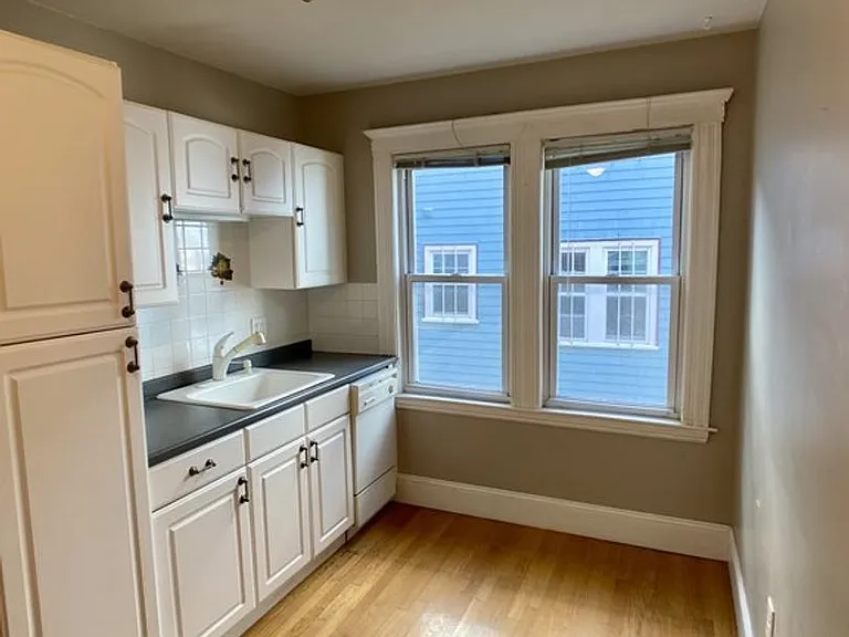 48 Boylston St #1R — Photo 2