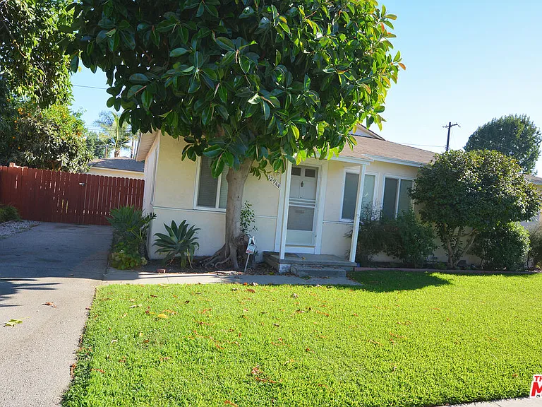 12944 Haynes St — Photo 2