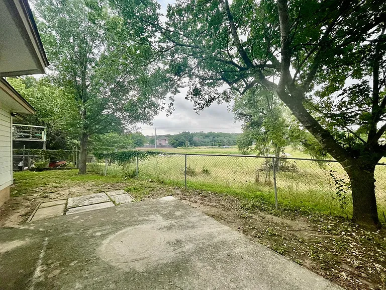 1825 Pearce Ct — Photo 16