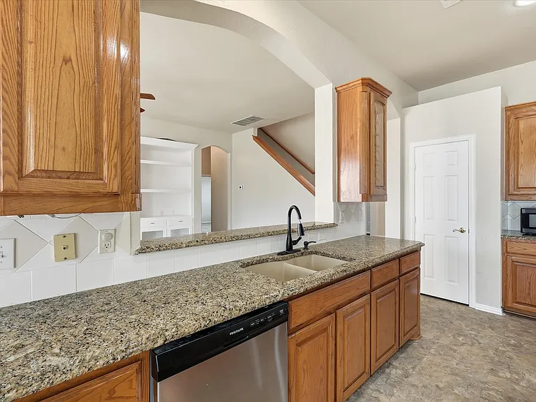 944 Hedgcoxe Rd — Photo 17