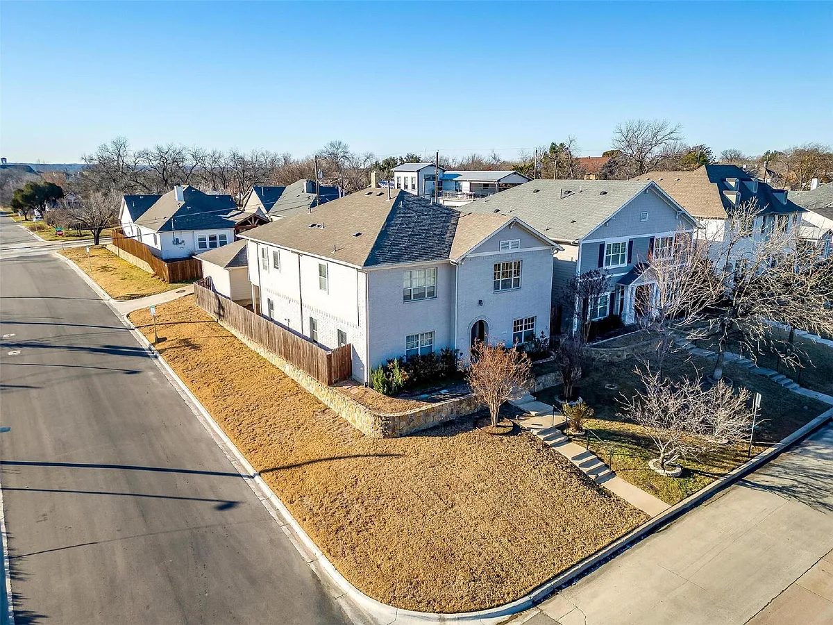 Building Photo - 3703 Byers Ave