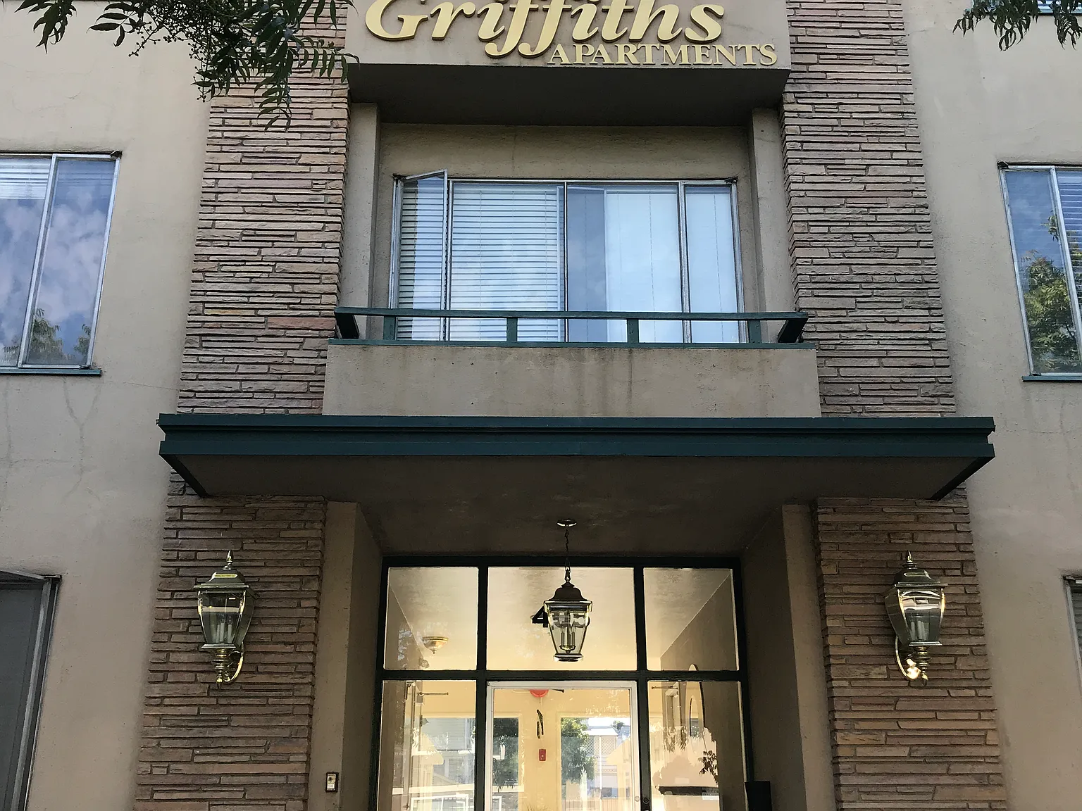 Griffith Apartments — Photo 2