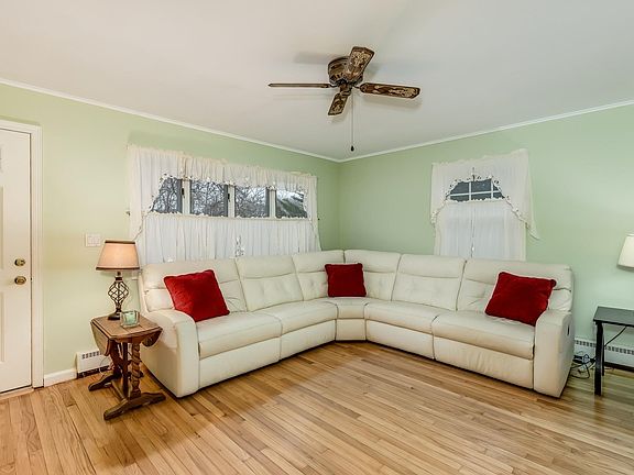 3rd image of 124 Academy St
