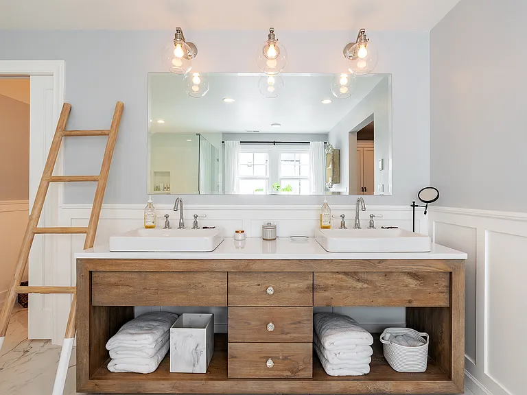 7514 E Green Lake Dr N — Photo 37