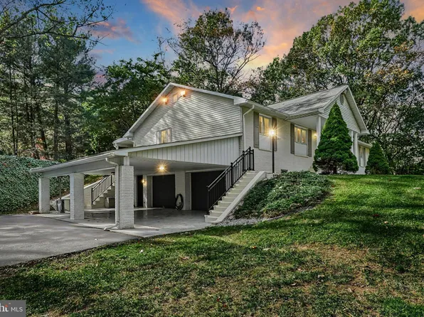 132 E Winding Hill Rd, Mechanicsburg, PA 17055