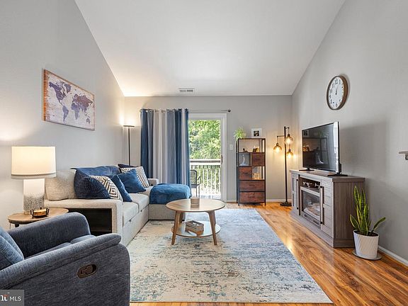 3rd image of 1095 Tristram Cir
