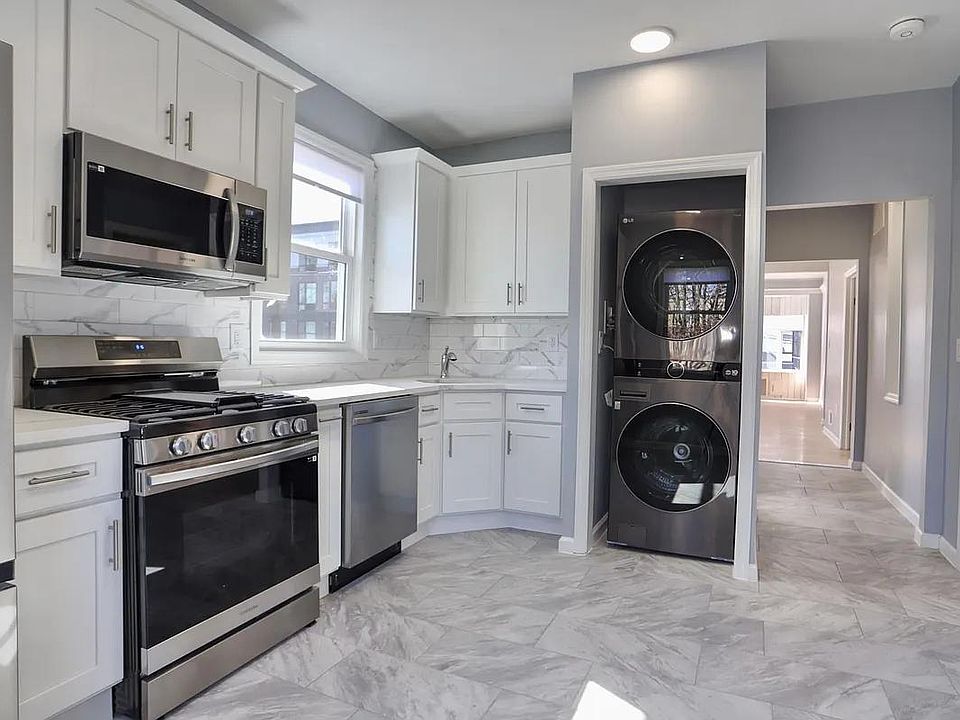 1st image of 146 Clarke Ave #2