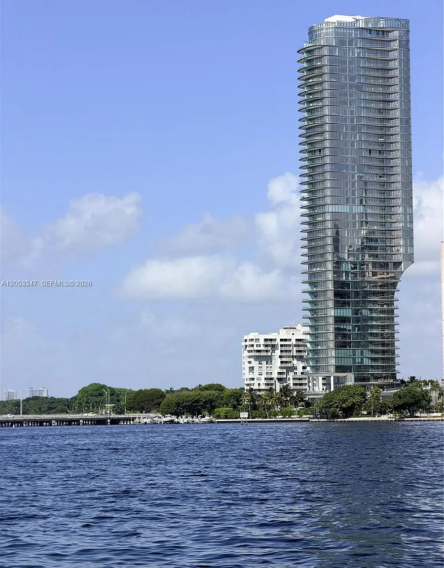 Una Residences — Photo 1