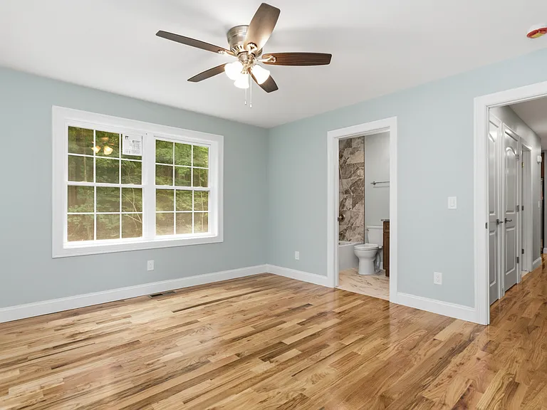 470 Oakville Ave — Photo 22