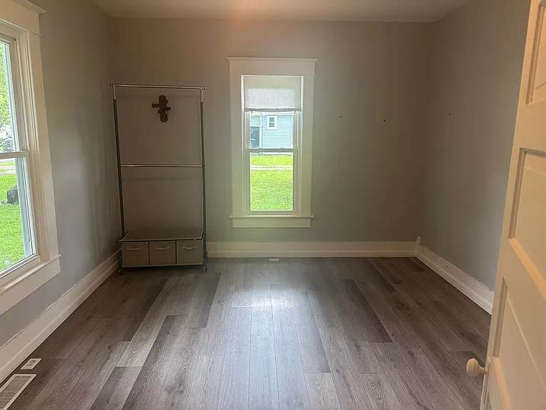 422 Stephen Ave — Photo 10