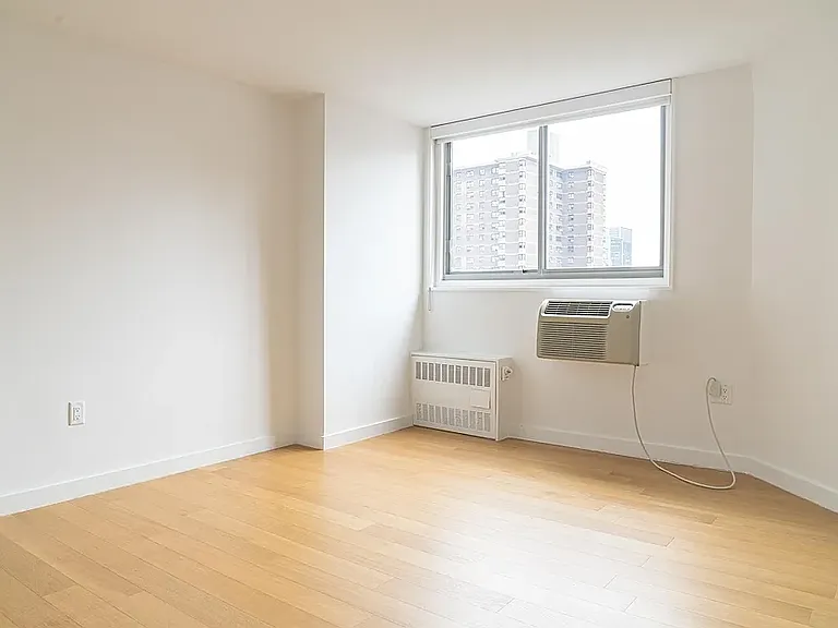 484 2nd Ave #18A — Photo 2