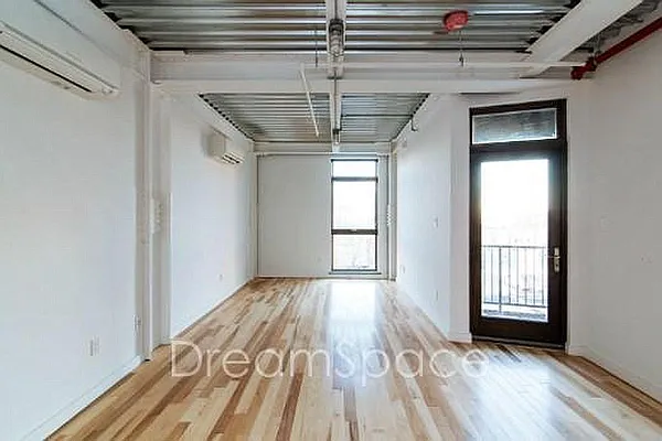 Rented by Dream Space Realty | media 7