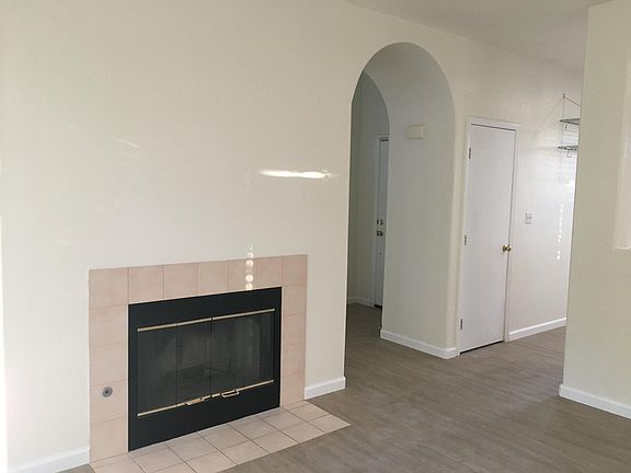 Dinning Room, new Floor, new painted interior